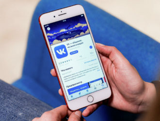 Как скачать ВКонтакте на Айфон, если вы из России?