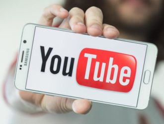 Как скачать YouTube на телефон?